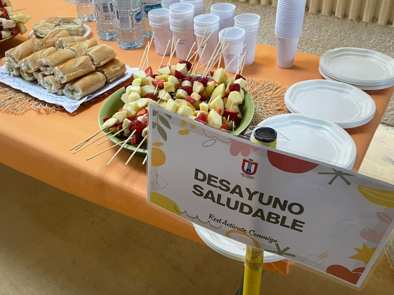 imagen donde aparece el desayuno saludable que tomarón los alumnos/as