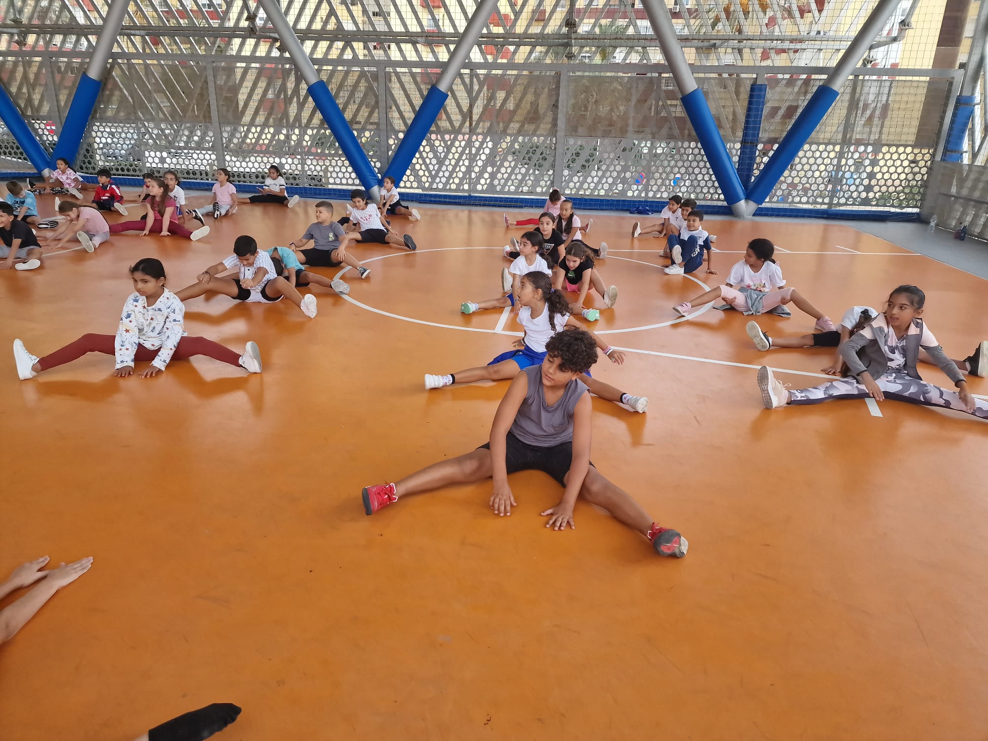 Actividad realizada por la Federación de Gimnasia Rítmica de Ceuta dirigida al alumnado de tercero de educación primaria.